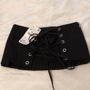 Black Zara goes around waist
